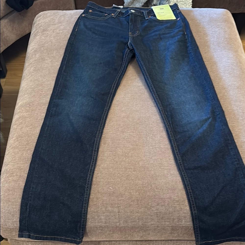 Levi's Classic Blue Straight Jeans with Timeless Appeal